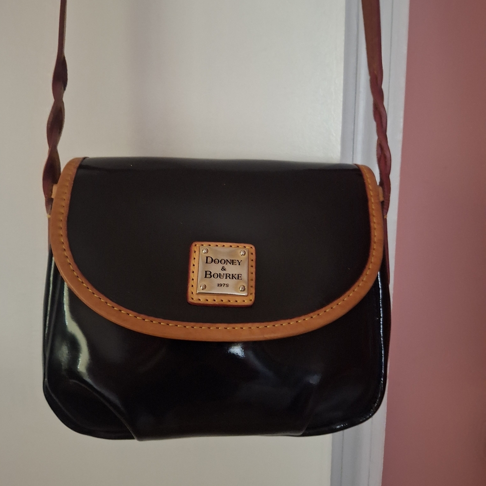 Stylish Dooney & Bourke Black Patent Leather Crossbody With Adjustable Straps
